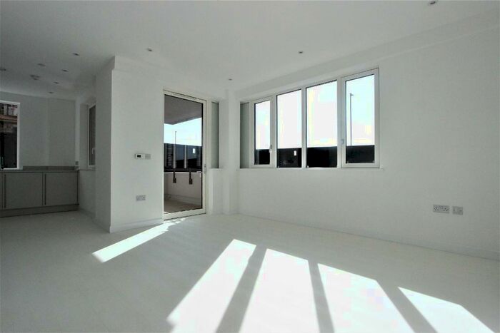 1 Bedroom Flat To Rent In Dawson Apartments, Kings Hill, Barking, IG11