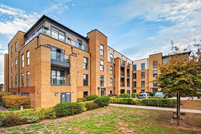 2 Bedroom Flat For Sale In Broad Lane, Bracknell, RG12