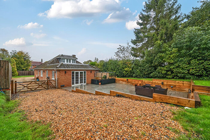 4 Bedroom Detached House For Sale In High Street, Burbage, SN8