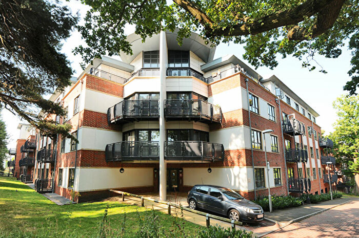 1 Bedroom Apartment To Rent In Lynx Court, Farnborough, GU14