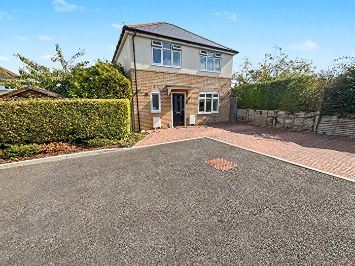 2 Bedroom Detached House For Sale In Christchurch, BH23