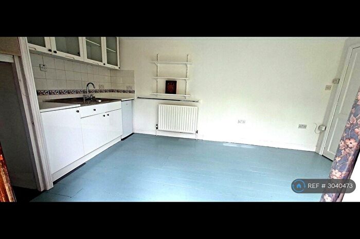 Studio To Rent In Brockenhurst Gardens, London, NW7