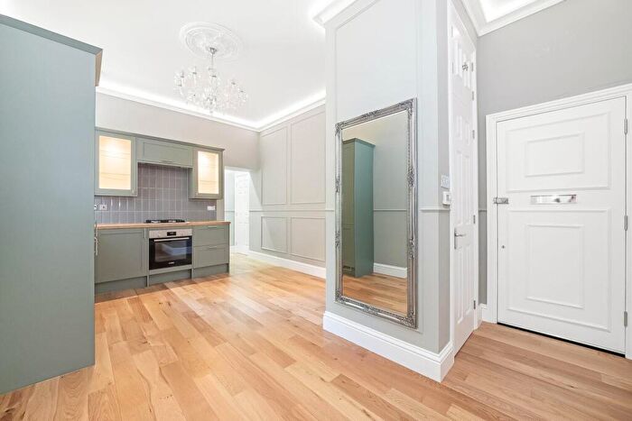 2 Bedroom Apartment To Rent In Lordship Lane, East Dulwich, London, SE22