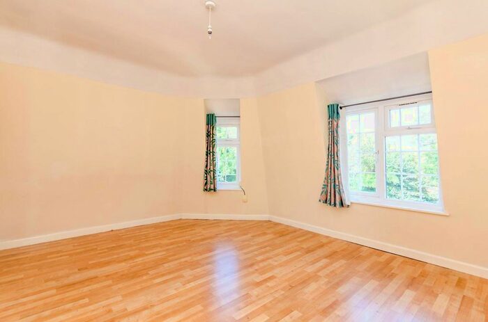 2 Bedroom Flat To Rent In London Road, Burpham, Guildford, GU4