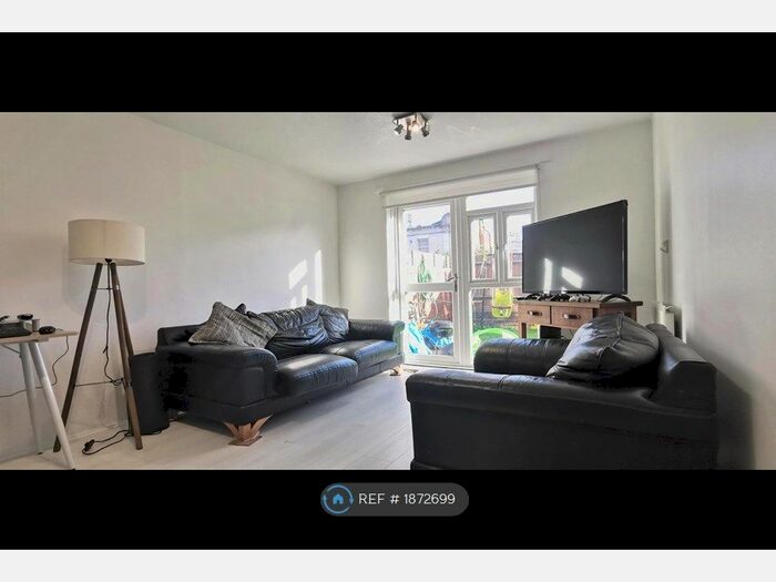 2 Bedroom Flat To Rent In Hughes Walk, Croydon, CR0