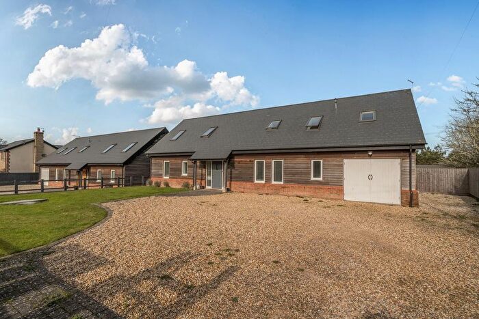 4 Bedroom Detached House For Sale In Turnpike Road, Blunsdon, Swindon, SN26