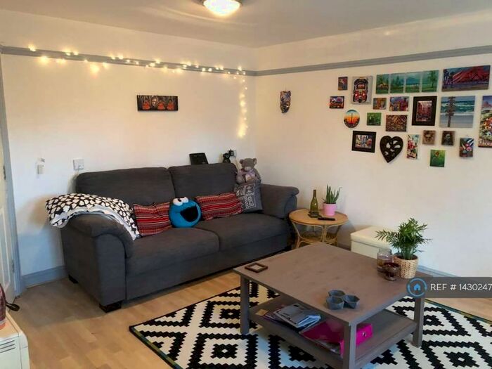 2 Bedroom Flat To Rent In Scholars Court, Northampton, NN1