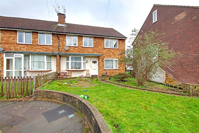 2 Bedroom Maisonette For Sale In Wickham Close, Enfield, EN3
