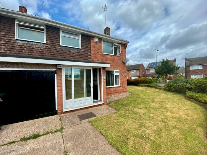 3 Bedroom House To Rent In Moss Side, Silverdale, NG11