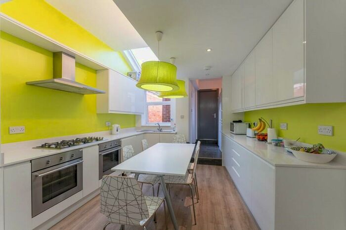 6 Bedroom Terraced House To Rent In North Road - Ensuite Student Property, B29