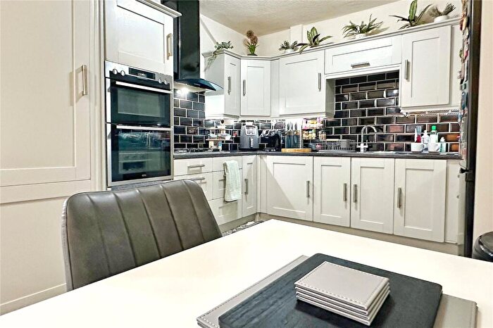3 Bedroom End Of Terrace House For Sale In Long Lane, Chadderton, Oldham, Greater Manchester, OL9