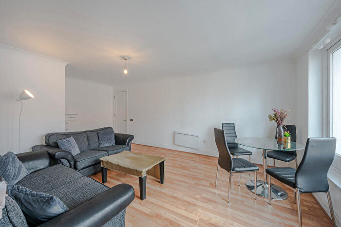 3 Bedroom Flat To Rent In New Caledonian Wharf, Odessa Street, SE16