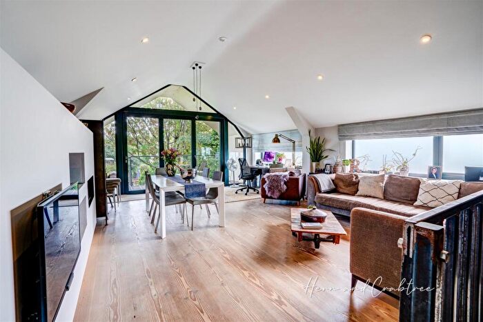 3 Bedroom Detached House For Sale In Wyndham Road, Cardiff, CF11