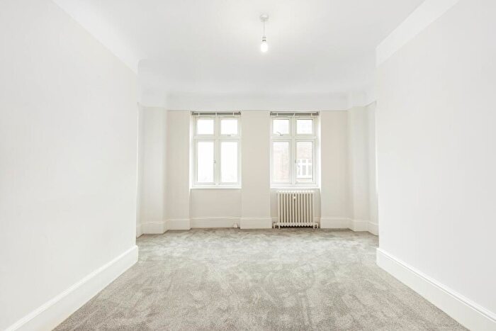 2 Bedroom Apartment To Rent In Hall Road London, NW8