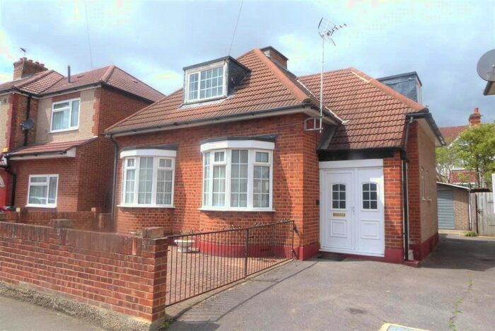 4 Bedroom Detached House To Rent In Sunnycroft Road, Hounslow TW3