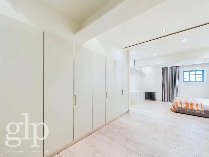 3 Bedroom Flat To Rent In Marshall Street, London, W1F