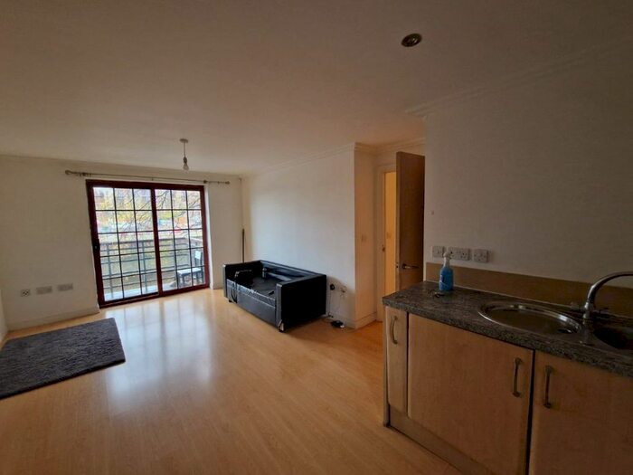 2 Bedroom Flat To Rent In Flat, Hewetts Quay, - Abbey Road, Barking, IG11
