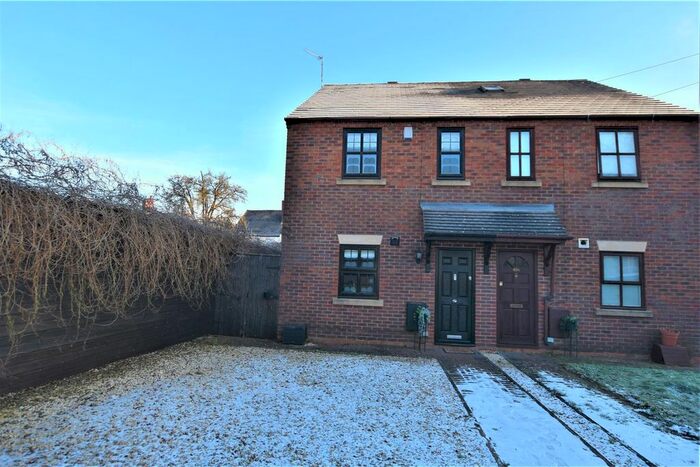 3 Bedroom Property To Rent In New Street, Wordsley, Stourbridge, DY8