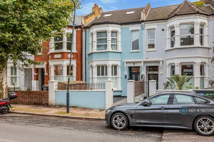 3 Bedroom Flat To Rent In Victoria Road, London, NW6