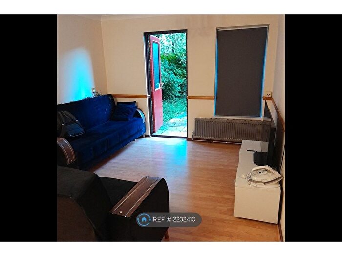 1 Bedroom Flat To Rent In Croydon Grove, Croydon, CR0