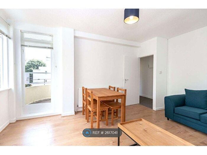 3 Bedroom Flat To Rent In Thurleigh Court, London, SW12