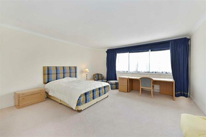 3 Bedroom Flat To Rent In Queens Terrace, St John's Wood, NW8
