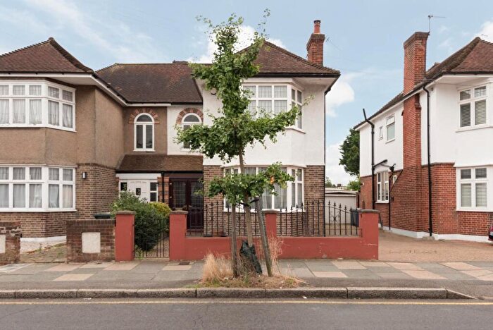3 Bedroom House To Rent In Chase Way, London, N14