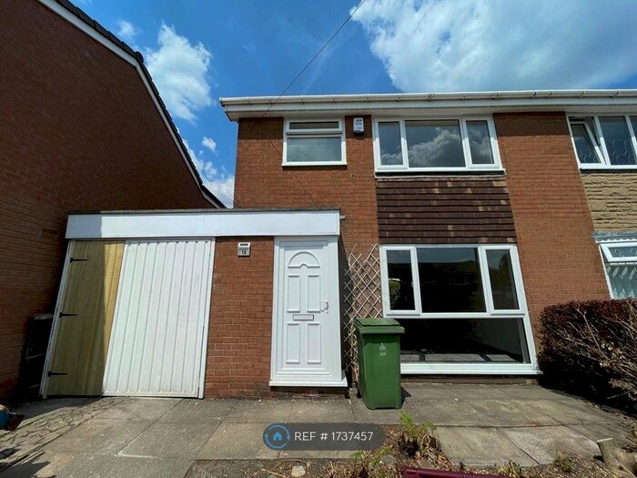 3 Bedroom Semi-Detached House To Rent In Honiton Drive, Bolton, BL2