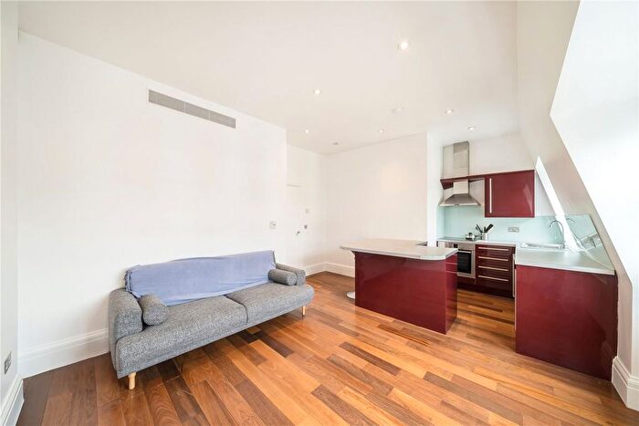 1 Bedroom Flat To Rent In Campden Hill Gardens, London, W8