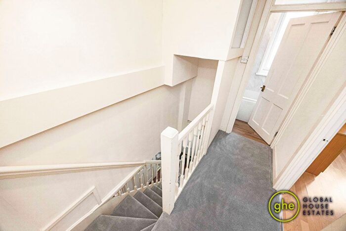 3 Bedroom Flat To Rent In Longfield Estate, Bermondsey, London, SE1