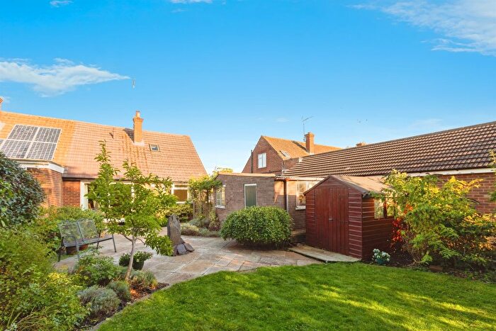 3 Bedroom Semi-detached Bungalow For Sale In Craigwell Avenue, Aylesbury, HP21