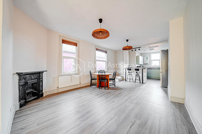 3 Bedroom Apartment To Rent In Newton Road, Cricklewood, London, NW2