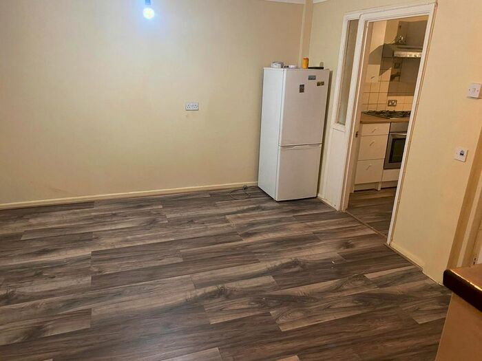 5 Bedroom Terraced House To Rent In Windmill Road, London, GU12