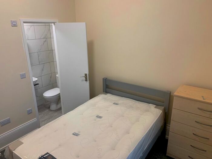 2 Bedroom Flat To Rent In Flat 3, High Street, Leamington Spa CV31