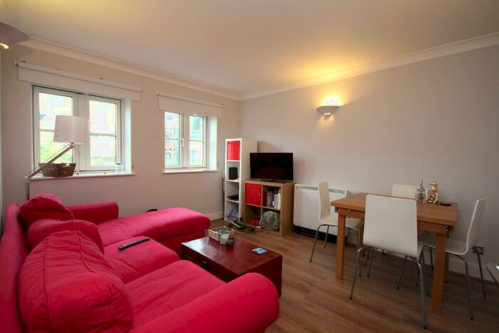 2 Bedroom Flat To Rent In Anderson Square, Islington, London, N1