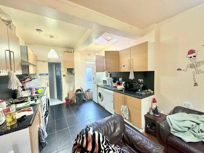 6 Bedroom House To Rent In Heeley Road, Birmingham, B29