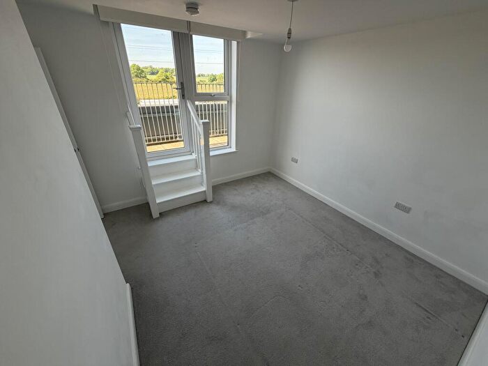 1 Bedroom Apartment To Rent In Chestnut Apartments, LU1
