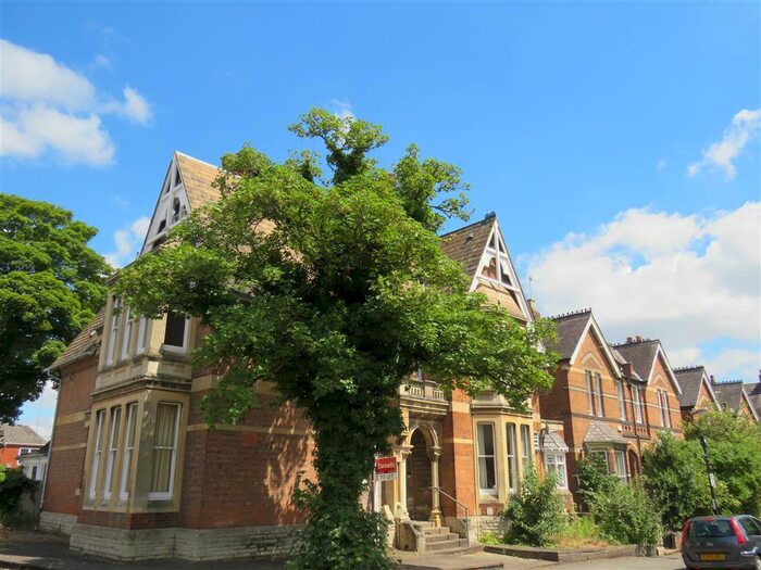 2 Bedroom Flat To Rent In Beauchamp Hill, Leamington Spa, CV32