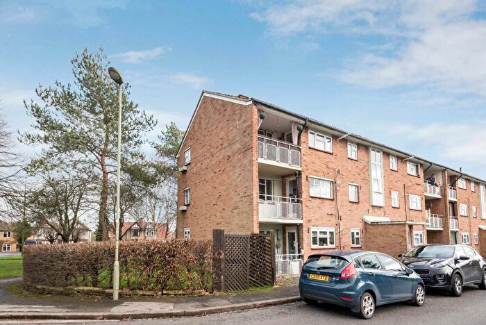 2 Bedroom Flat To Rent In Oxford Road, Littlemore, Oxford, OX4