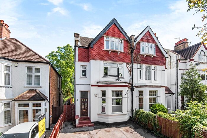 3 Bedroom Flat To Rent In Queen Anne Avenue Bromley, BR2