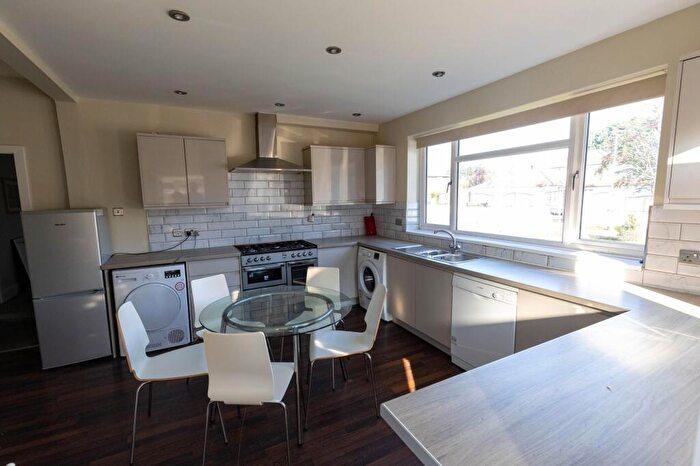 6 Bedroom House To Rent In Ancaster Road, Leeds, LS16