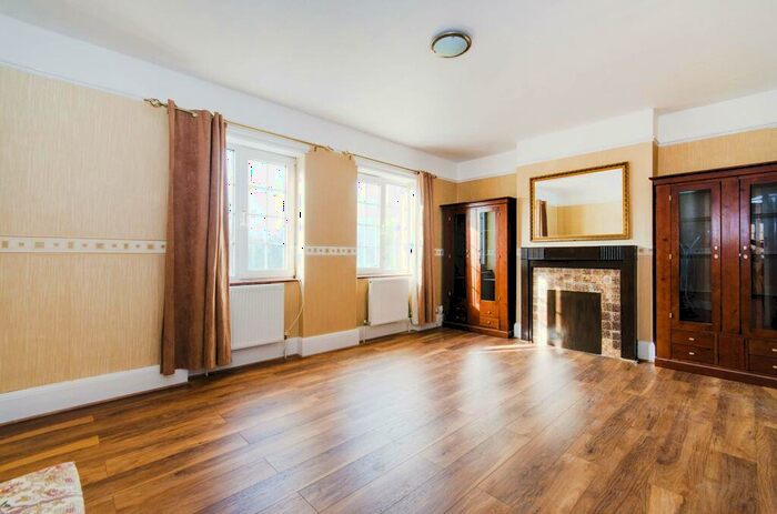 2 Bedroom Flat To Rent In Cecil Park, Pinner, HA5