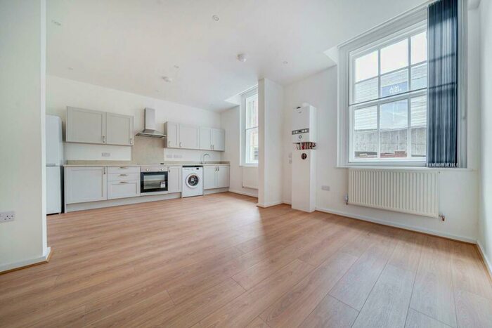 2 Bedroom Flat To Rent In King Street, Maidstone, ME14