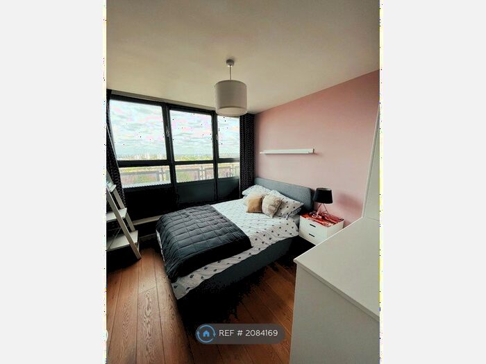 2 Bedroom Flat To Rent In Courtenay House, London, SW2