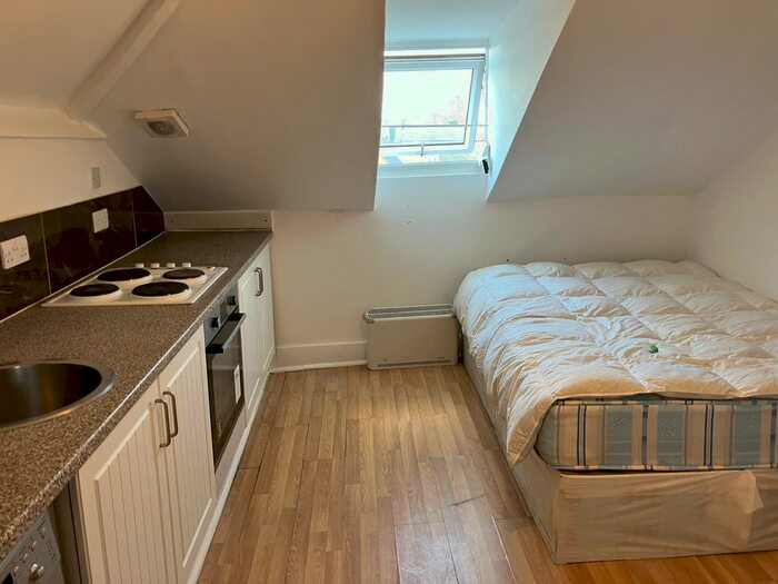Studio To Rent In Pownall Gardens, Hounslow, TW3