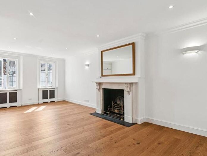 3 Bedroom Mews To Rent In Cornwall Terrace Mews, Marylebone, London, NW1