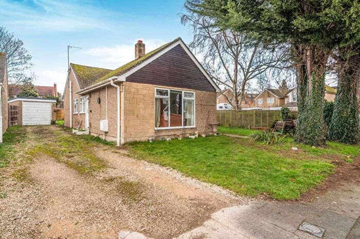 3 Bedroom Detached Bungalow For Sale In St Nicholas Road, Tackley, OX5