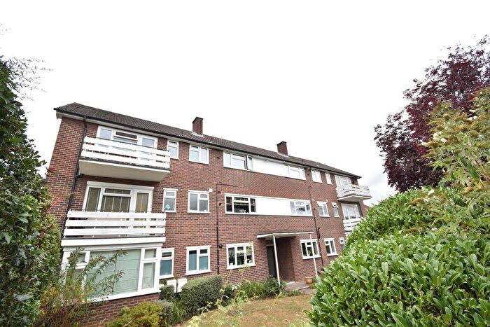 2 Bedroom Flat To Rent In Cranes Park, Surbiton, KT5