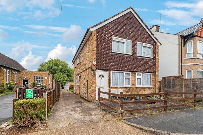 2 Bedroom Maisonette For Sale In Waterloo Road, Uxbridge, UB8