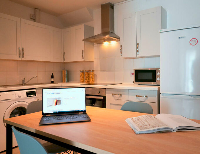 4 Bedroom Property To Rent In Flat, , Claremont Road, &#;Manchester, M14